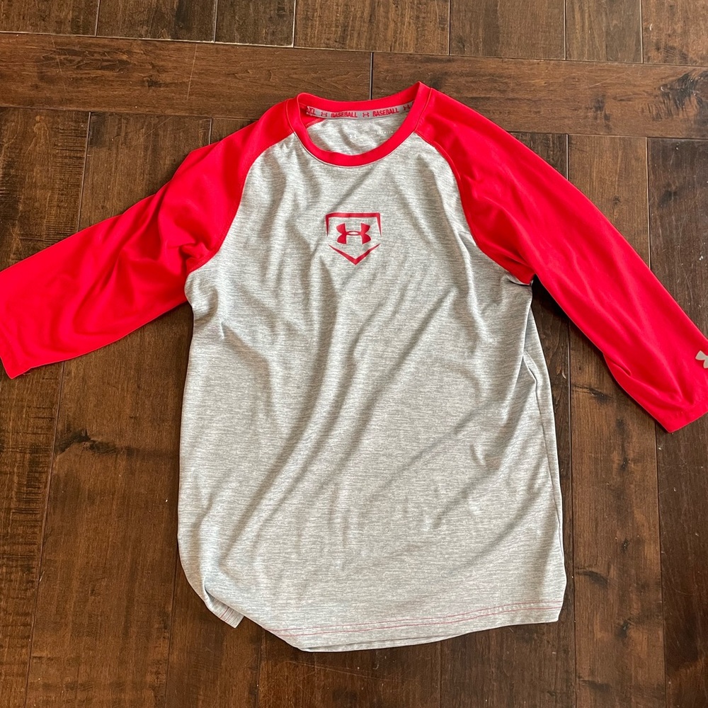 Under Armour baseball tee men’s small